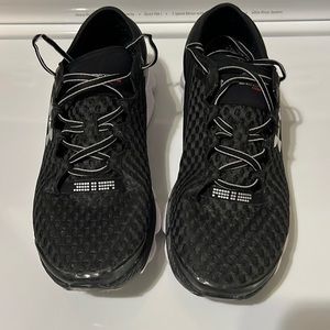 Under Armour black 10.5 running shoes